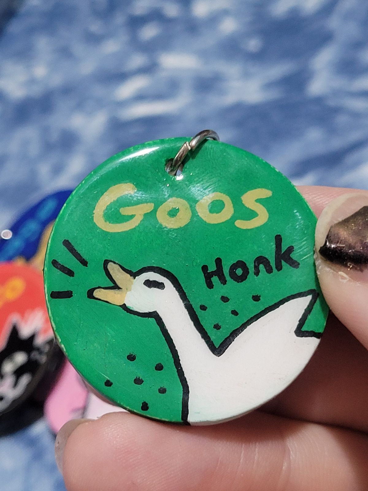 Cute cartoon goose drawn saying 'Honk', with the word 'Goos' above, on a green background.